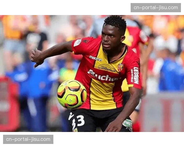 官方：法甲第28轮最佳进球属于朗斯中场弗兰科夫斯基的世界波